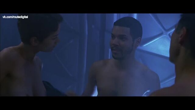 Robin Tunney, Angela Bassett Nude - Supernova (2000) Watch Online / Робин Танни, Анджела Бассетт - Сверхновая