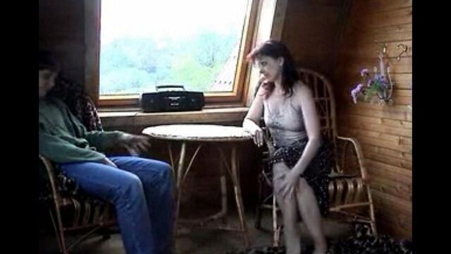 Сын трахнул родную маму на даче