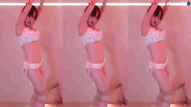 Sexy Korean Girl Dance