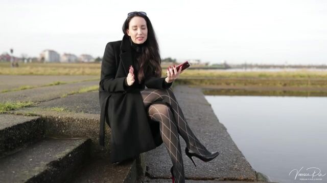 Wolford Tights Long Coat - FAQ - Fragen Antworten - Häufige Fragen an Vanessa Pur von pureGLAMtv