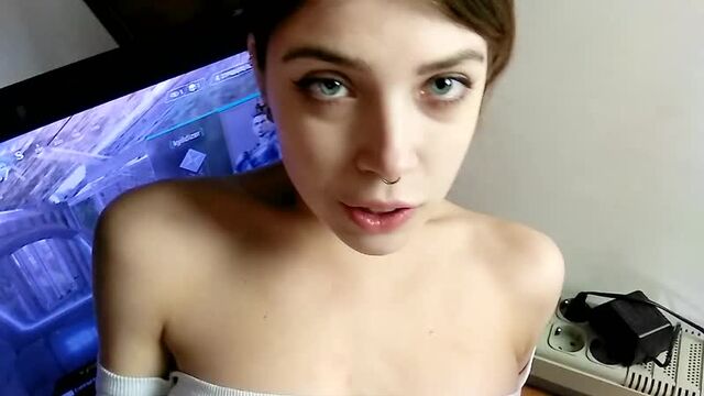 MihaNika69 - [PornHubPremium] - Fucked his Girlfriend while she was Playing Apex Legends ¦ POV Cum on Face - 1080p