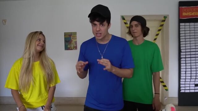 Enaldinho - DESAFIO DO HUGGY WUGGY NA VIDA REAL! (ENCONTRE TODAS AS FITAS PARA SOBREVIVER)