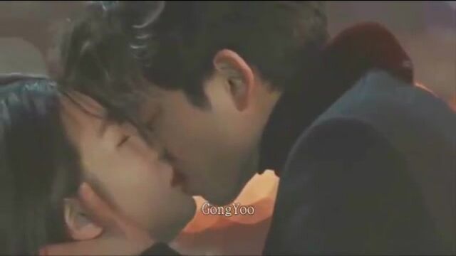 GONG YOO HOT KISS SCENE Все
