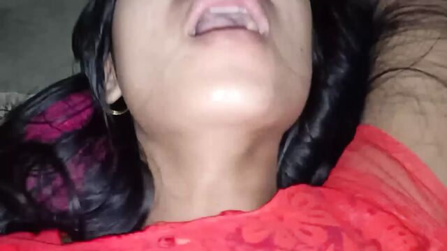 Choti Aur Kachhi Chut Lal Churidar Utakar Choda Indian girl