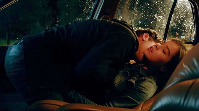 Hailee Steinfeld Sexy Scene On ScandalPlanet.Com
