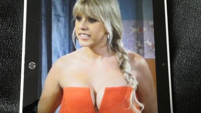 Jodie Sweetin (Stephanie - Fuller House) Cumtribute