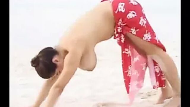 Huge boobs stretches on beach
